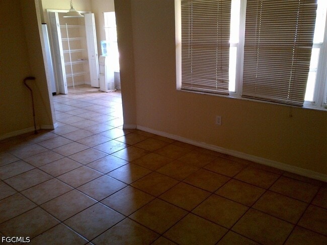 Building Photo - 622 Grant Ave