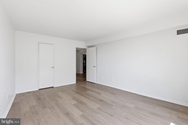 Building Photo - 4620 N Park Ave
