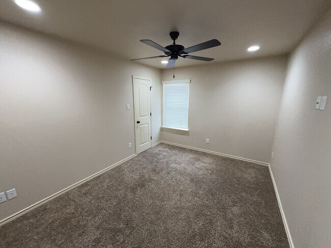 Building Photo - 5508 Settlers Ct