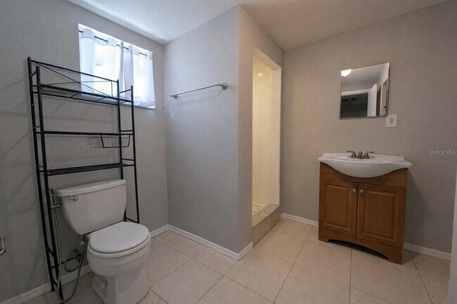 Building Photo - 307 W Woodlawn Ave