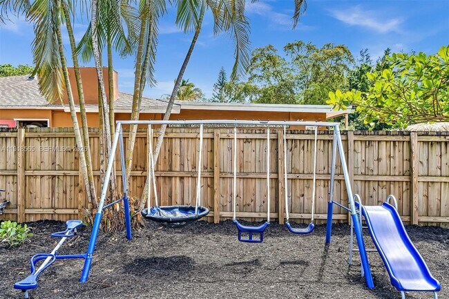 Building Photo - 2191 SW 27th Ln