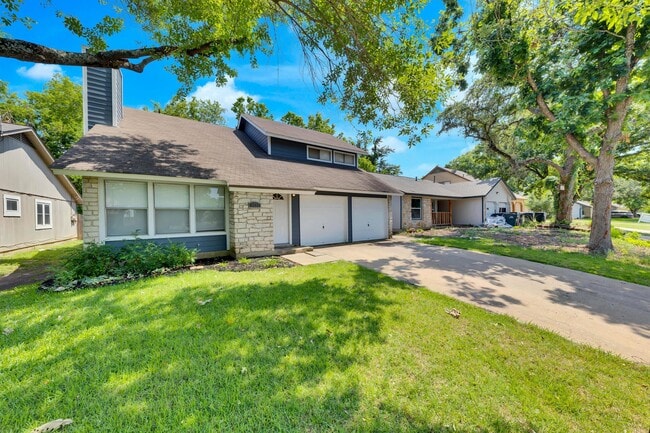 Building Photo - 9731 Meadowheath Dr