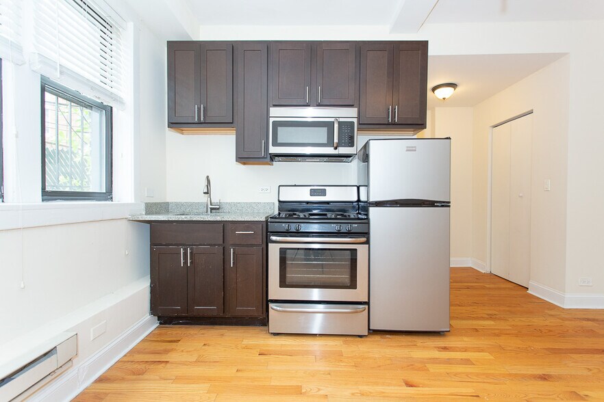 Primary Photo - 4735 N Hermitage Ave