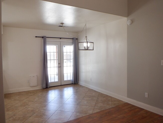 Building Photo - Cul De Sac Cutie in the City