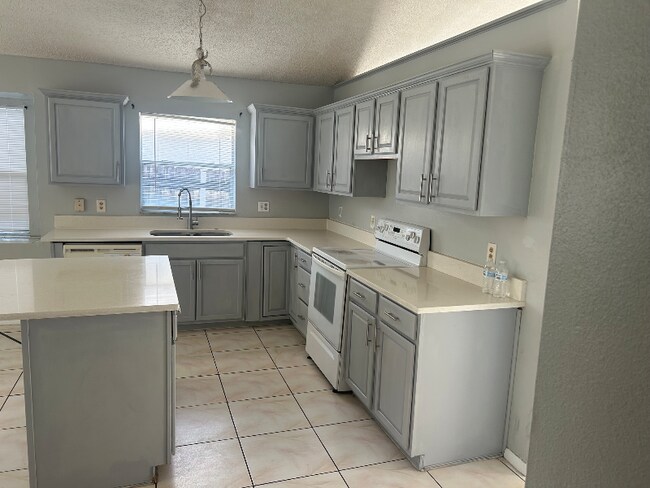 Building Photo - 2883 Burwood Ave