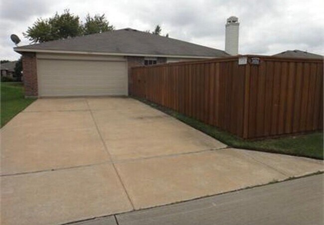 Building Photo - 1414 Lochspring Dr