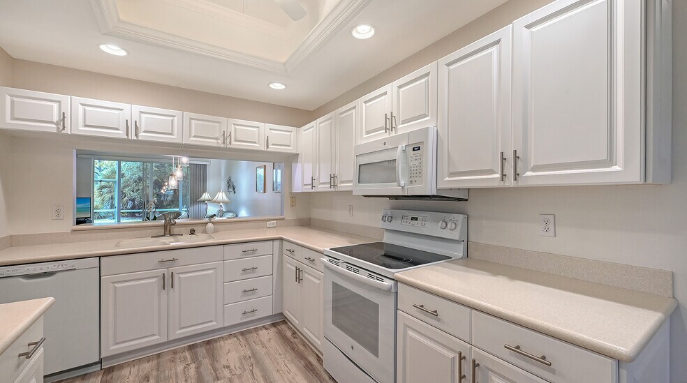 Building Photo - 8750 Olde Hickory Ave