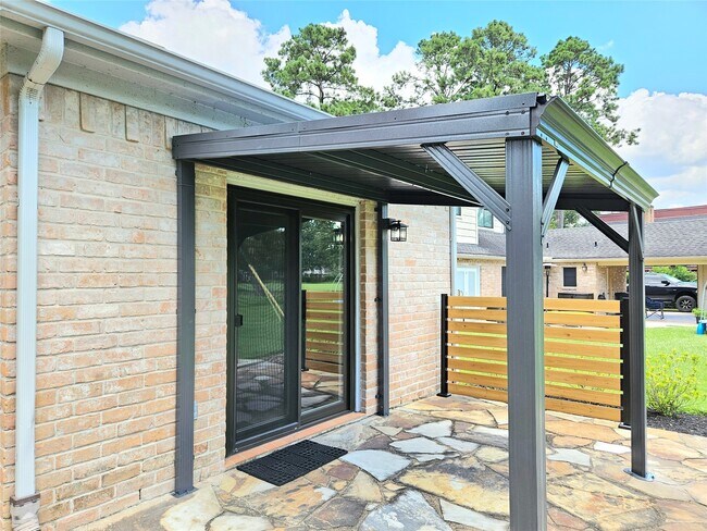 Building Photo - 20402 Sunny Shores Dr