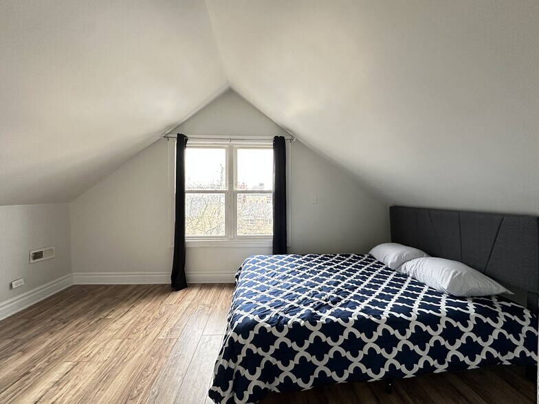 Building Photo - 723 N Elizabeth St