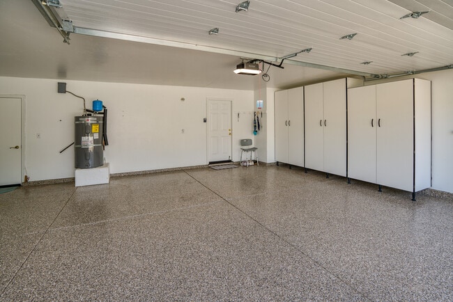 Building Photo - 15300 Medella Cir