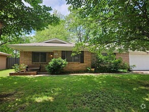 Building Photo - 5413 Greenwood Way