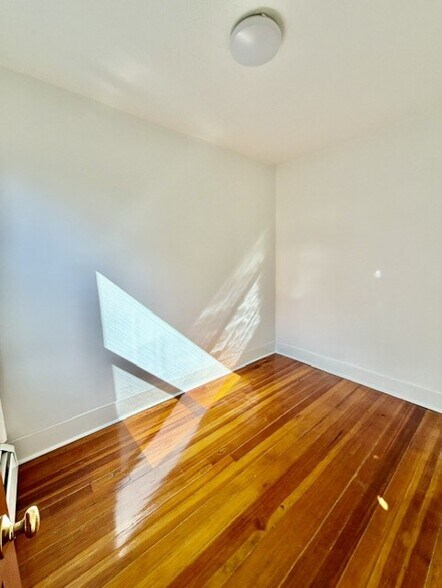 Building Photo - 9 Thacher Ct