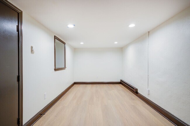 Building Photo - 3007 W Fletcher St