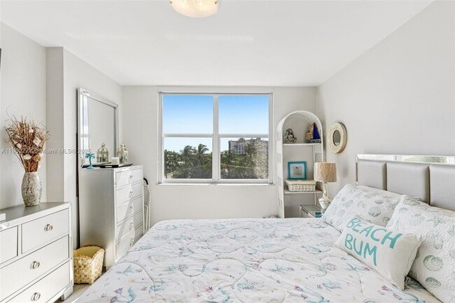 Building Photo - 1050 SE 15th St