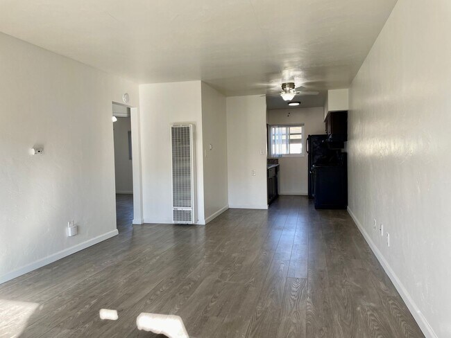 Building Photo - Bright 2 bed 1 bath in Pacific Beach