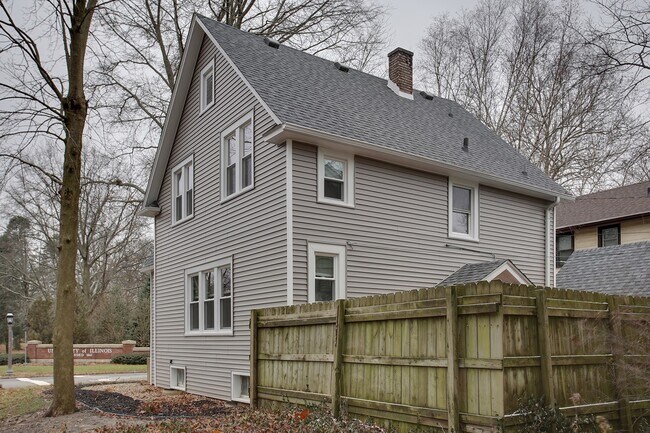 Building Photo - 3 Bedroom updated home Near Campus - Avail...