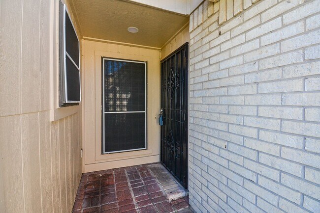 Building Photo - Charming Home for Rent in Southwest Houston !