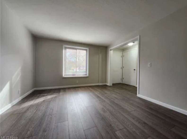 Building Photo - 1651 Mentor Ave