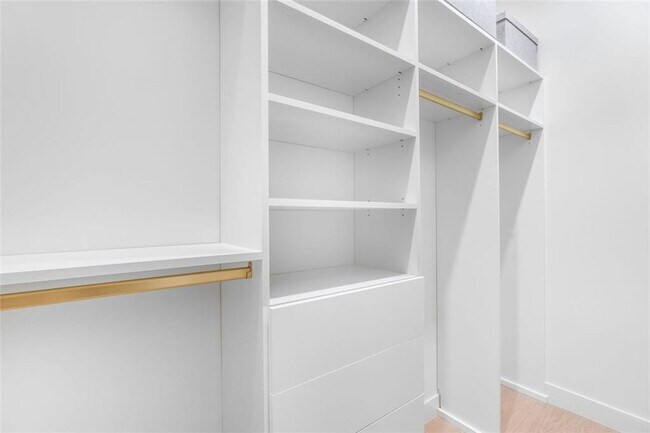 Building Photo - 1736 Cox Rd