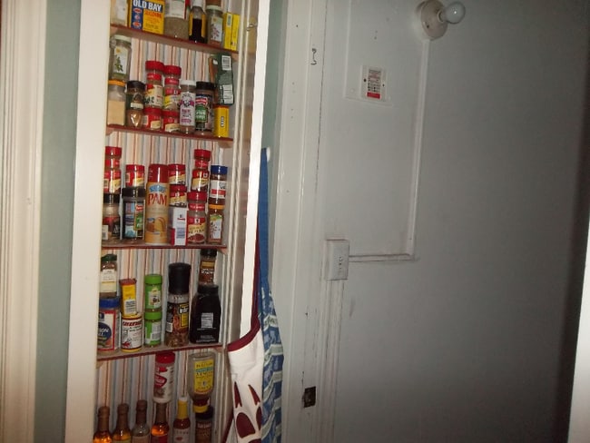 Building Photo - 212 7th St