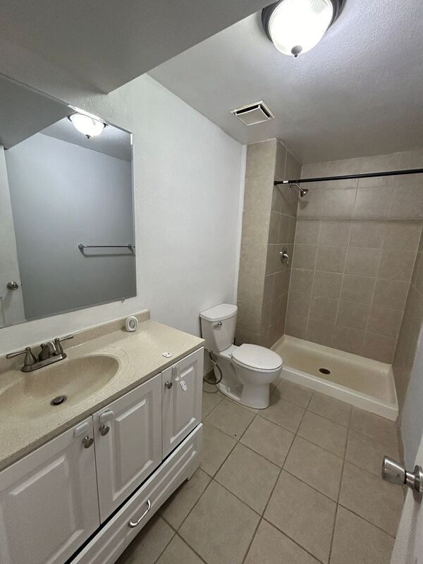 Building Photo - 6615 Brook Forest Dr