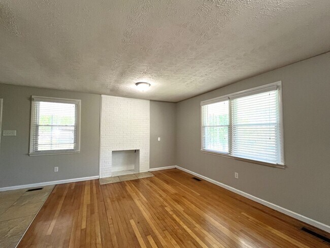 Building Photo - Great 3 Bedroom Home on Large Lot in Mount Juliet!