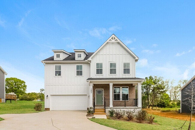 Building Photo - Beautiful 4BR 2.5BA Home w/ Full Appliance Kitchen • Garage Parking •