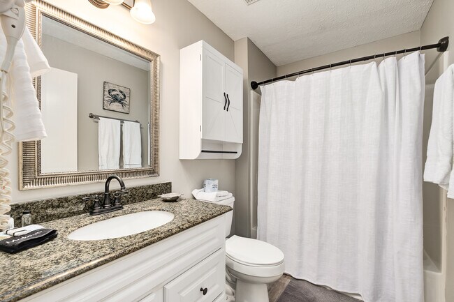 Building Photo - 17642 Front Beach Rd