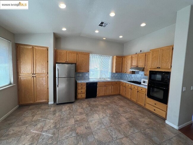 Building Photo - 2352 Whitetail Dr