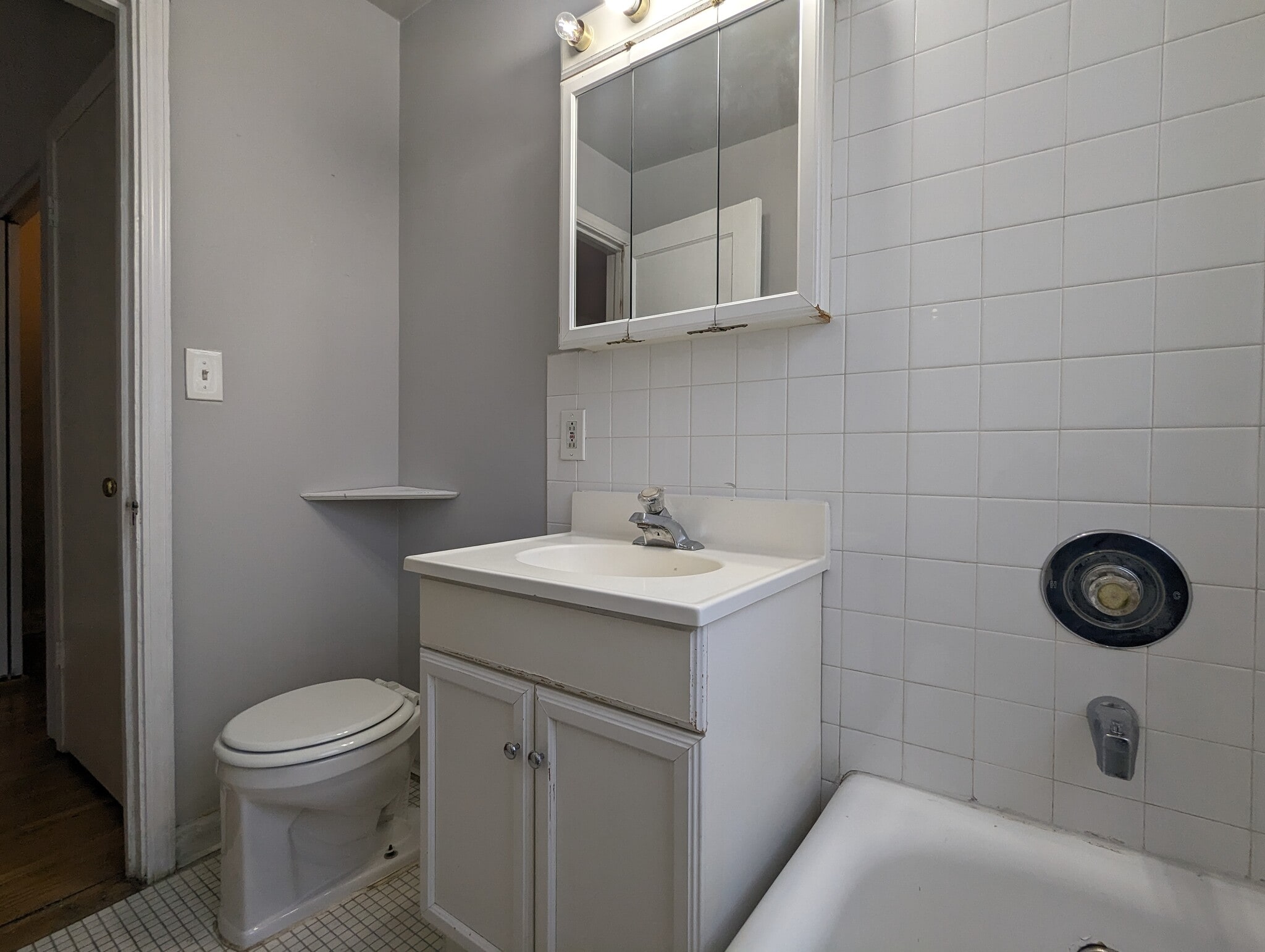 Building Photo - 1044 W George St