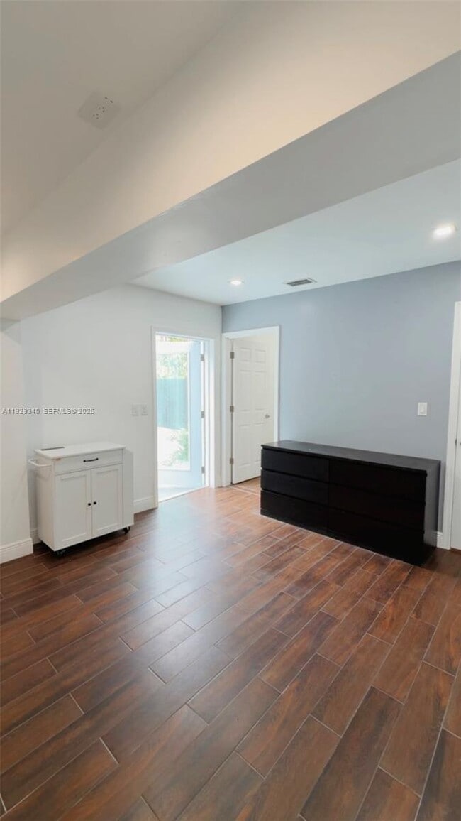 Building Photo - 10245 SW 125th Ave