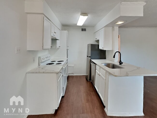 Building Photo - 3624 Parkridge Dr