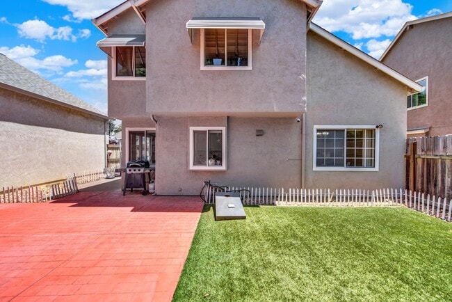 Building Photo - Two Story Home