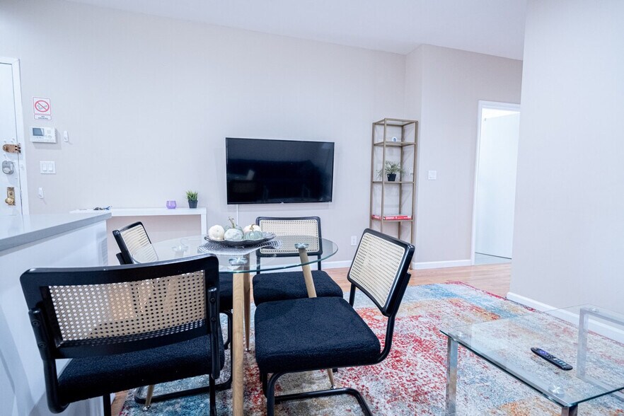 Building Photo - 230 W 113th St