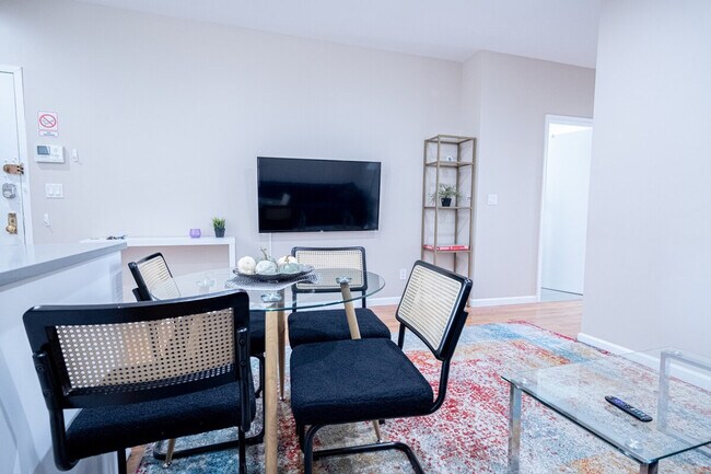 Building Photo - 230 W 113th St