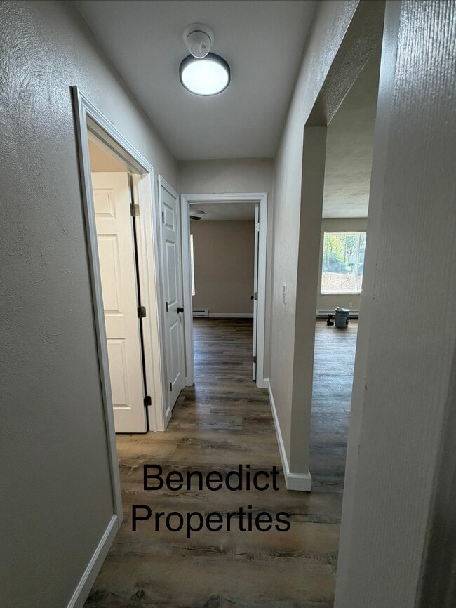 Building Photo - Maple St