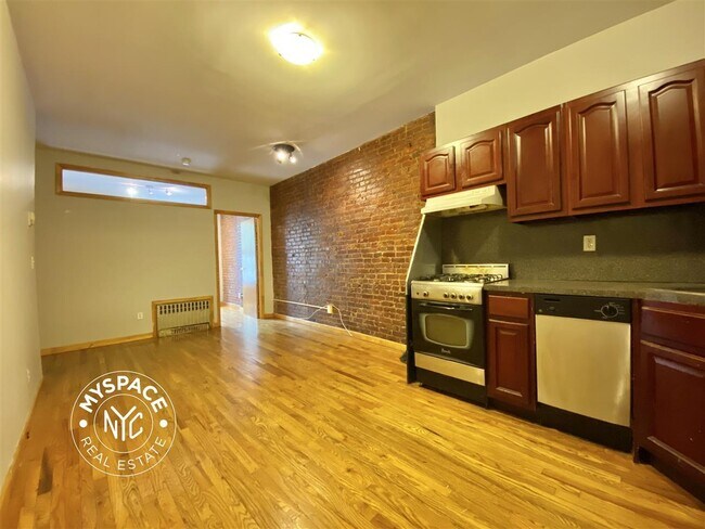 Building Photo - 891 Bergen St
