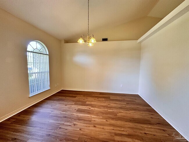 Building Photo - 1432 Roebling Tr