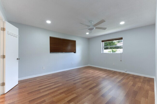 Building Photo - 3554 NW 25th Terrace