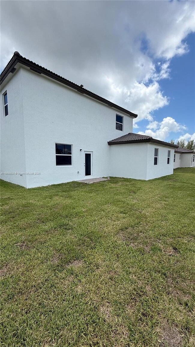 Building Photo - 2984 SE 23rd Ave