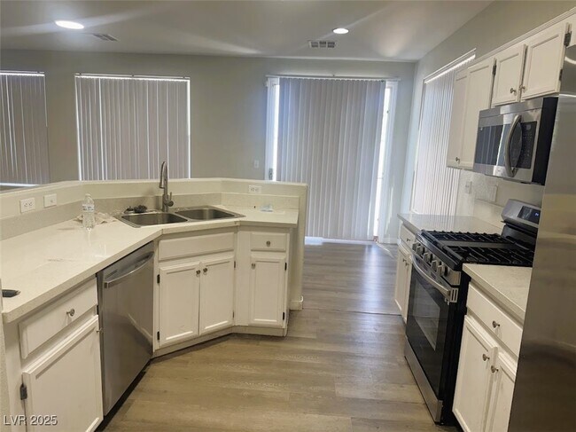 Building Photo - 2401 Living Rock Ave