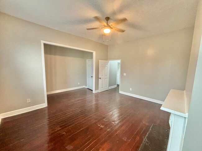 Building Photo - Shelby Park - 1 Bedroom 1 Bath Apartment - Section 8 Welcome