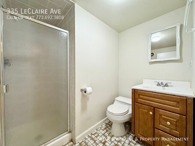 Building Photo - 335 Leclaire Ave