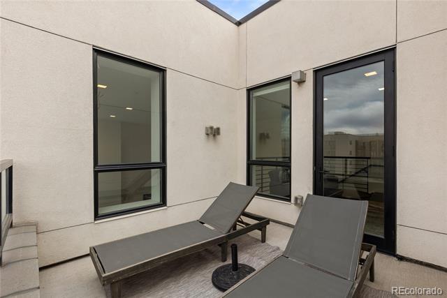 Building Photo - 1735 Central St