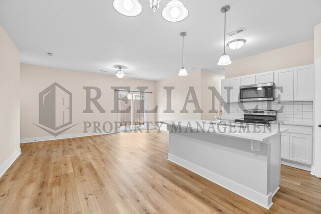 Building Photo - 212 W May St