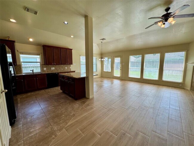 Building Photo - 4939 Royal Arbor Ln