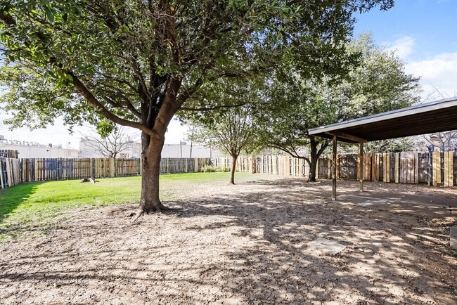 Building Photo - 6317 Sunset Rd