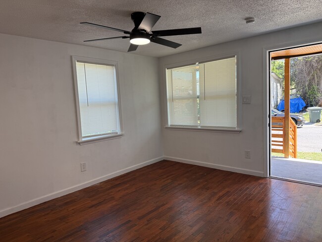 Building Photo - 239 Jenks St