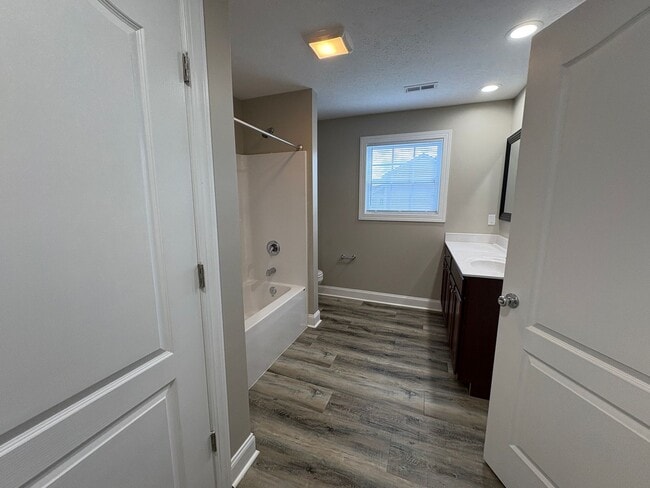 Building Photo - 505 Twisted Oak Dr NW