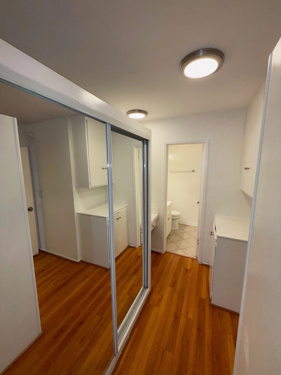 Building Photo - 10760 Rose Ave